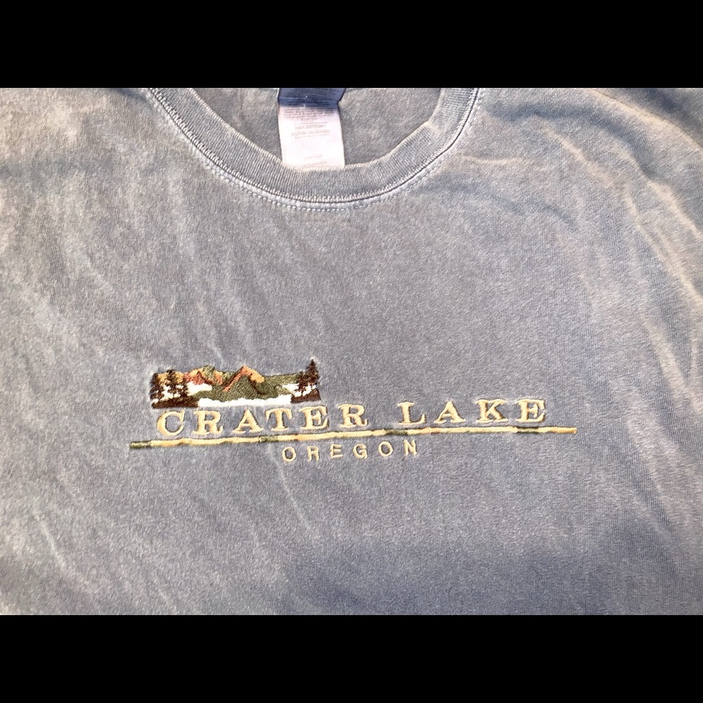 Vintage embroidered Crater Lake Oregon t shirt